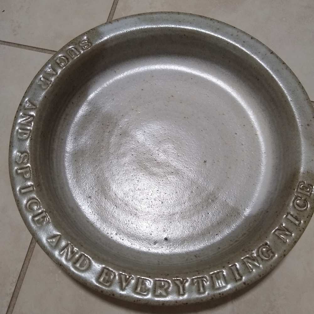 Unique Ceramic Pie/Quiche Dish